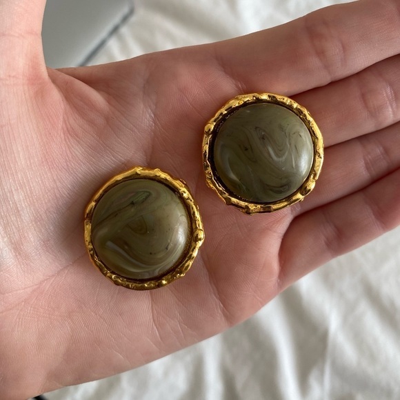 Vintage Signed Carita Paris Green and Gold Clip on Earrings - Picture 5 of 8
